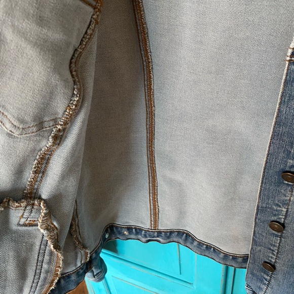 Jean Jacket Excellent Worn Condition Size L Denim No Flaws Noted Classy Casual - Picture 5 of 8